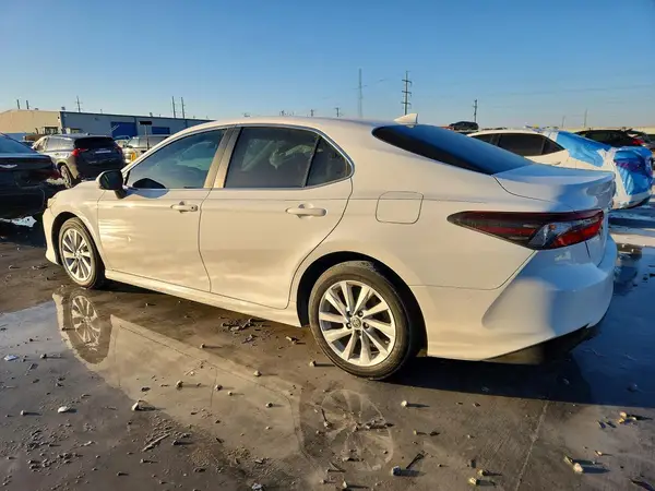 4T1R11AK4NU674741 2022 TOYOTA CAMRY - Image 2