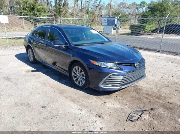 4T1R11AK4NU690485 2022 TOYOTA CAMRY - Image 1
