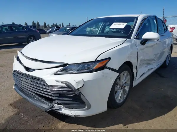 4T1R11AK4PU733788 2023 TOYOTA CAMRY - Image 2