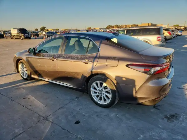 4T1R11AK4RU877702 2024 TOYOTA CAMRY - Image 2