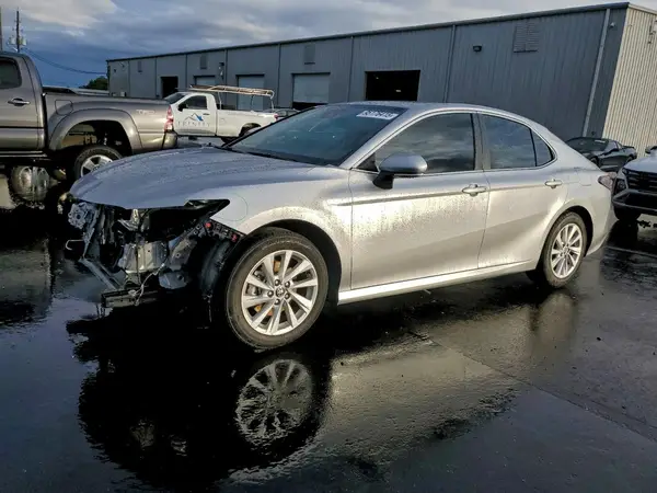 4T1R11AK4RU900296 2024 TOYOTA CAMRY - Image 1