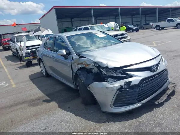 4T1R11AK5MU433866 2021 TOYOTA CAMRY - Image 1