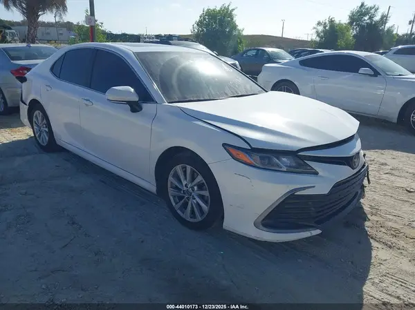 4T1R11AK5MU542876 2021 TOYOTA CAMRY - Image 1