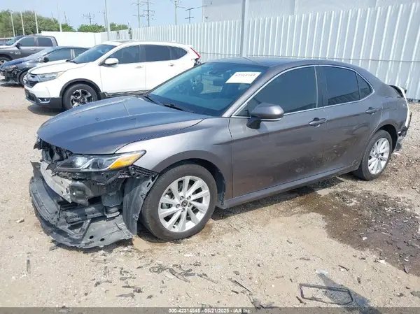4T1R11AK5MU591012 2021 TOYOTA CAMRY - Image 2