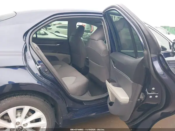 4T1R11AK5NU056196 2022 TOYOTA CAMRY - Image 8