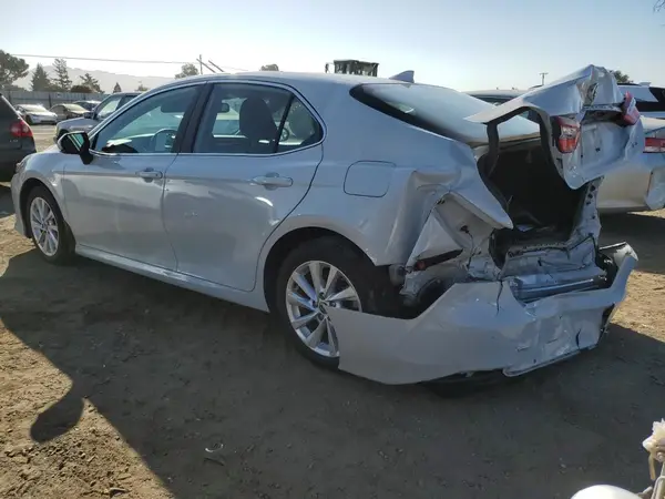 4T1R11AK5NU069174 2022 TOYOTA CAMRY - Image 2