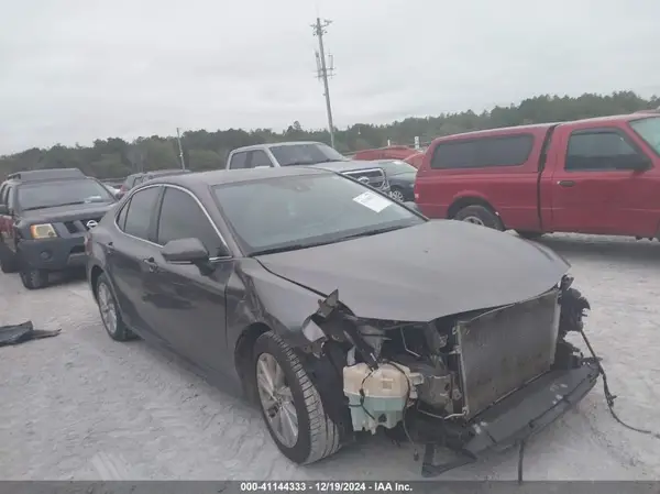 4T1R11AK5NU070728 2022 TOYOTA CAMRY - Image 1