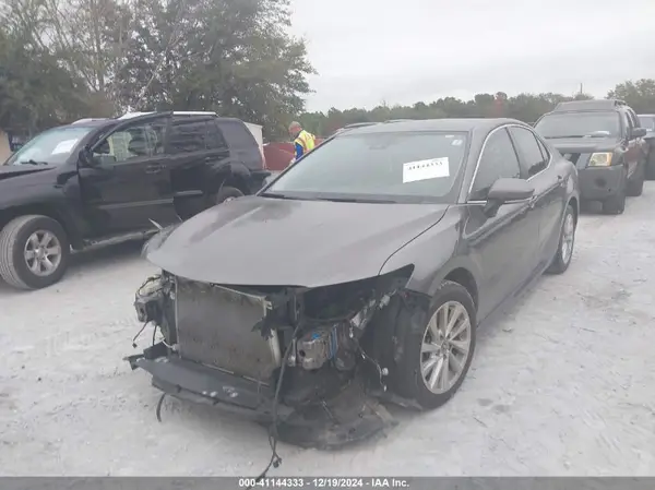 4T1R11AK5NU070728 2022 TOYOTA CAMRY - Image 2