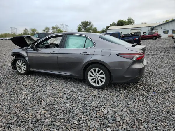 4T1R11AK5NU075587 2022 TOYOTA CAMRY - Image 2