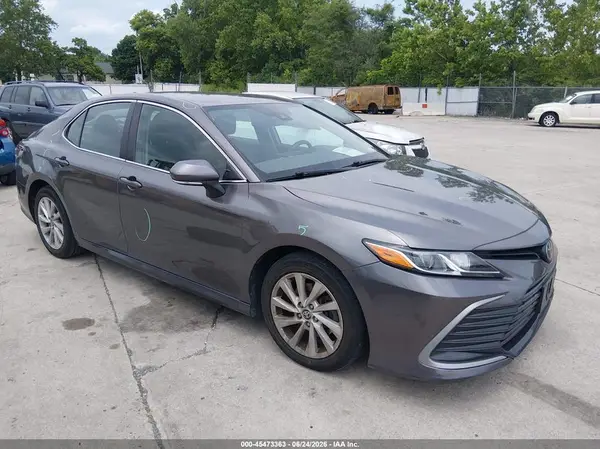 4T1R11AK5NU620090 2022 TOYOTA CAMRY - Image 1