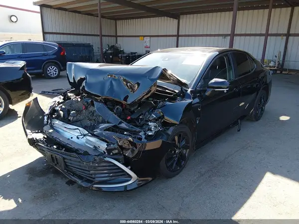 4T1R11AK5NU649668 2022 TOYOTA CAMRY - Image 2