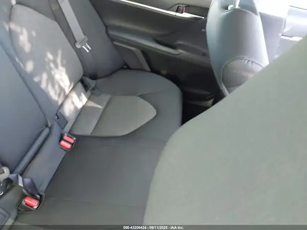 4T1R11AK5NU670360 2022 TOYOTA CAMRY - Image 8