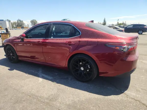 4T1R11AK5NU675218 2022 TOYOTA CAMRY - Image 2