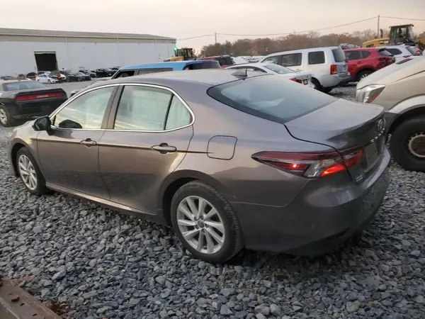 4T1R11AK5NU705365 2022 TOYOTA CAMRY - Image 2