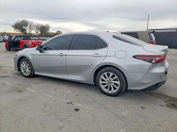 4T1R11AK5PU800494 2023 TOYOTA CAMRY - Image 2