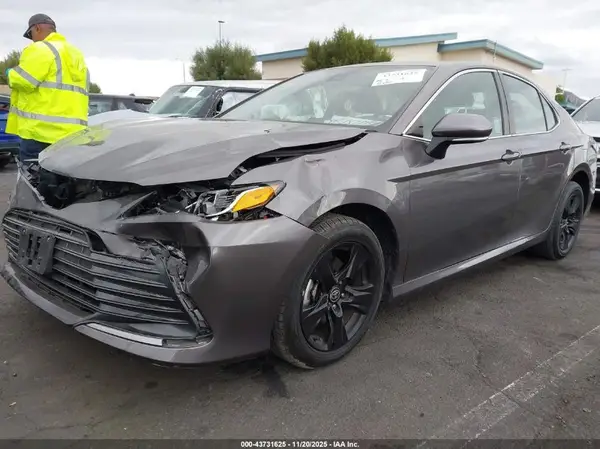 4T1R11AK5PU801161 2023 TOYOTA CAMRY - Image 2