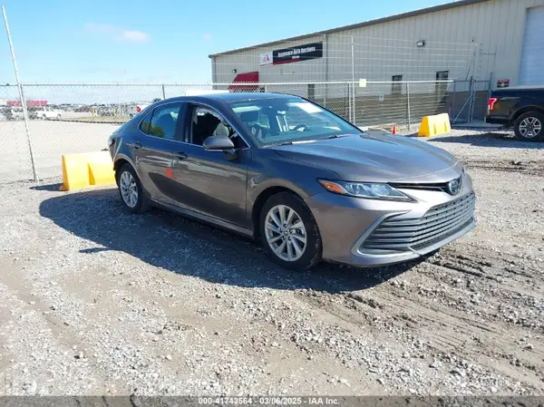 4T1R11AK5RU877353 2024 TOYOTA CAMRY - Image 1