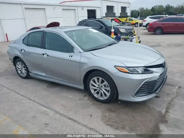 4T1R11AK5RU904583 2024 TOYOTA CAMRY - Image 1