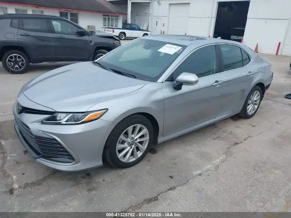 4T1R11AK5RU904583 2024 TOYOTA CAMRY - Image 2