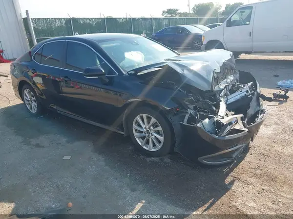 4T1R11AK6MU567382 2021 TOYOTA CAMRY - Image 1