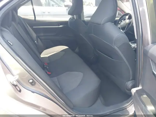 4T1R11AK6MU610439 2021 TOYOTA CAMRY - Image 8