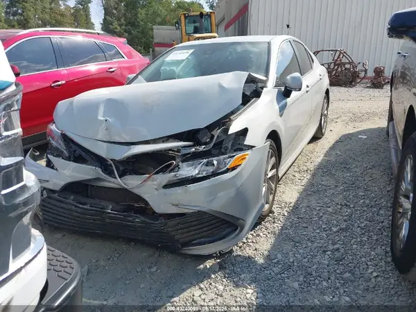 4T1R11AK6NU044297 2022 TOYOTA CAMRY - Image 2