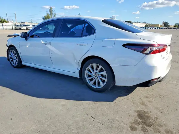 4T1R11AK6NU632281 2022 TOYOTA CAMRY - Image 2