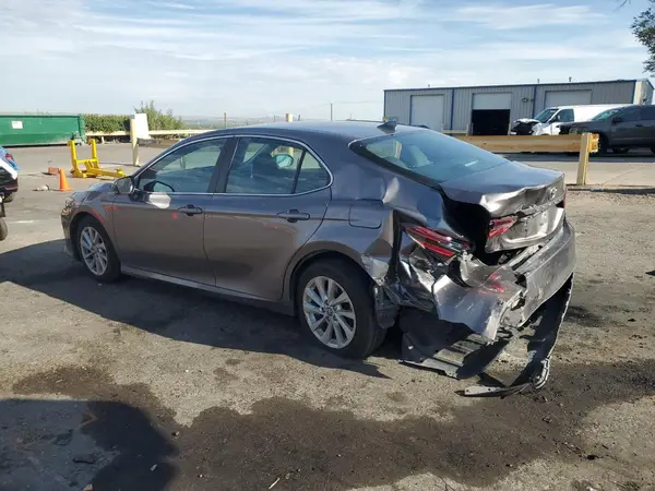 4T1R11AK6NU671436 2022 TOYOTA CAMRY - Image 2