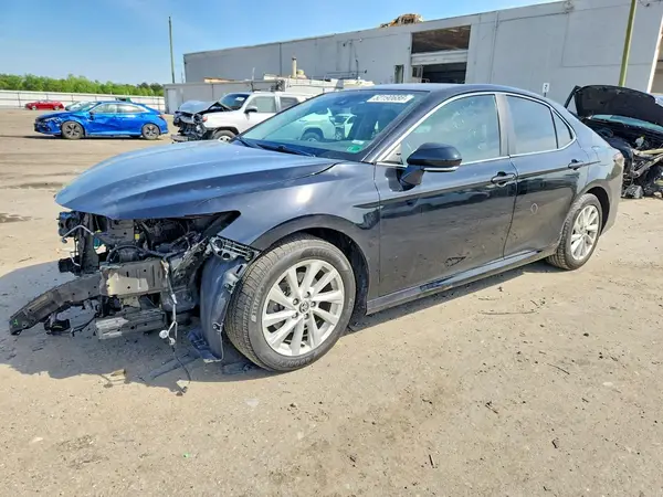 4T1R11AK6NU687605 2022 TOYOTA CAMRY - Image 1