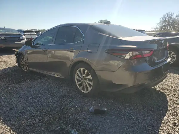4T1R11AK6NU689936 2022 TOYOTA CAMRY - Image 2