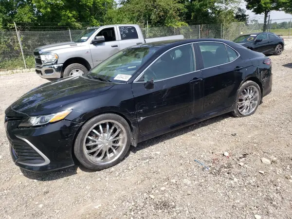 4T1R11AK6NU714995 2022 TOYOTA CAMRY - Image 1