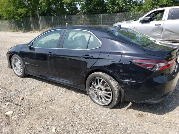 4T1R11AK6NU714995 2022 TOYOTA CAMRY - Image 2