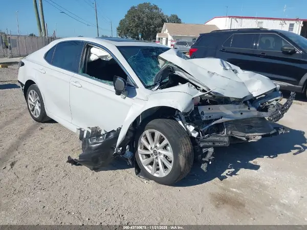 4T1R11AK6RU258292 2024 TOYOTA CAMRY - Image 1