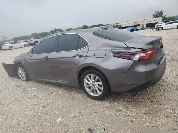 4T1R11AK7MU452144 2021 TOYOTA CAMRY - Image 2