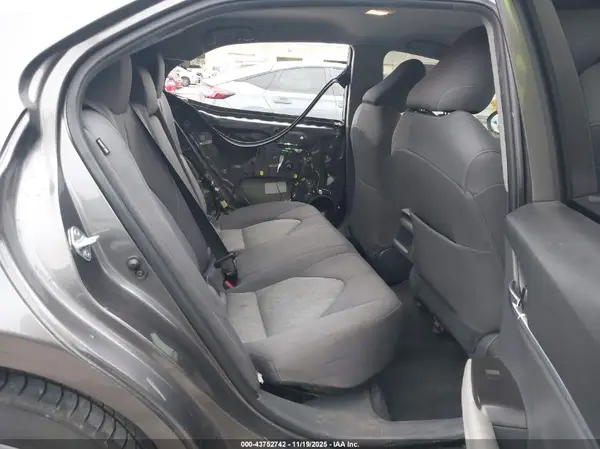4T1R11AK7MU537744 2021 TOYOTA CAMRY - Image 8