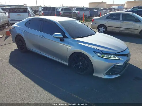4T1R11AK7MU588399 2021 TOYOTA CAMRY - Image 1