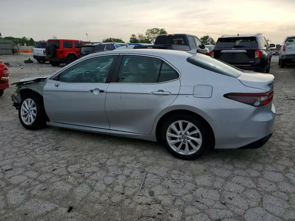 4T1R11AK7NU040002 2022 TOYOTA CAMRY - Image 2