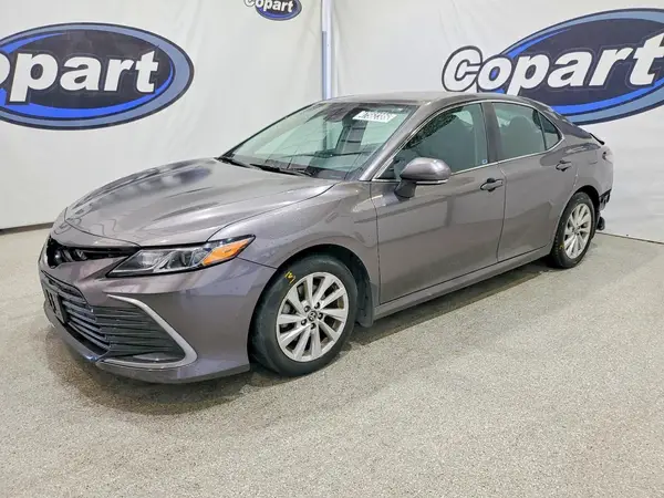 4T1R11AK7NU050707 2022 TOYOTA CAMRY - Image 1