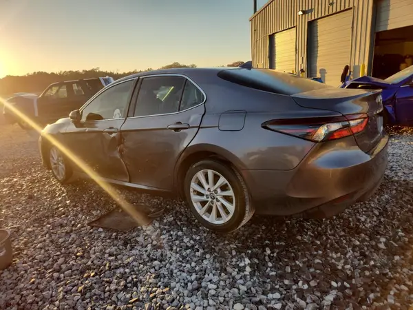 4T1R11AK7NU624271 2022 TOYOTA CAMRY - Image 2