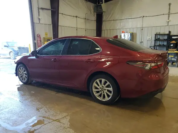 4T1R11AK7NU668934 2022 TOYOTA CAMRY - Image 2