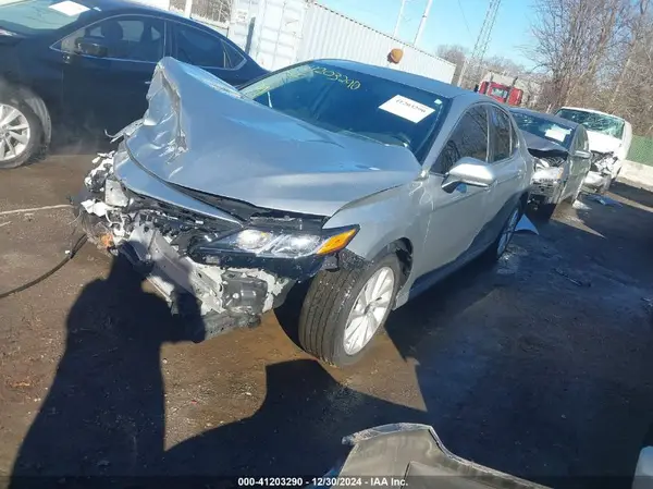 4T1R11AK7NU680744 2022 TOYOTA CAMRY - Image 2