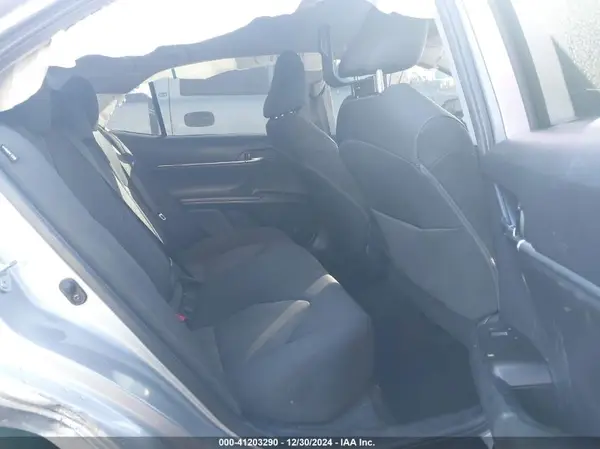 4T1R11AK7NU680744 2022 TOYOTA CAMRY - Image 8