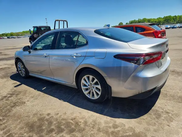 4T1R11AK7NU704749 2022 TOYOTA CAMRY - Image 2