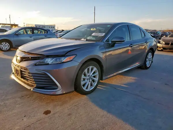 4T1R11AK7NU706386 2022 TOYOTA CAMRY - Image 1