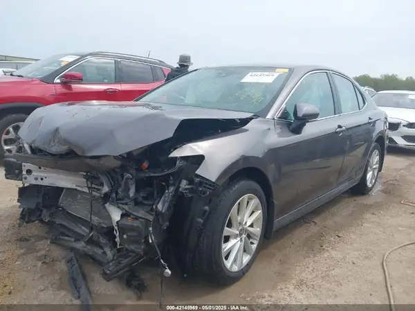 4T1R11AK7NU718229 2022 TOYOTA CAMRY - Image 2