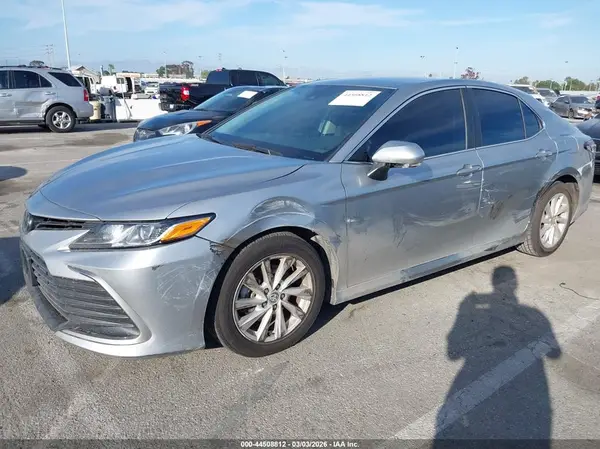 4T1R11AK7PU790986 2023 TOYOTA CAMRY - Image 2