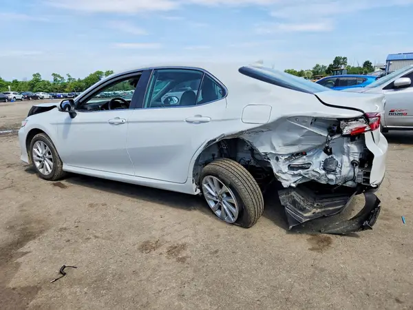 4T1R11AK7RU224457 2024 TOYOTA CAMRY - Image 2