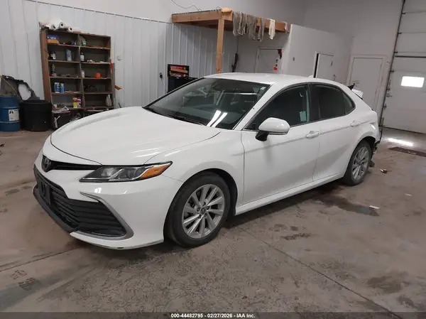 4T1R11AK8MU548462 2021 TOYOTA CAMRY - Image 2