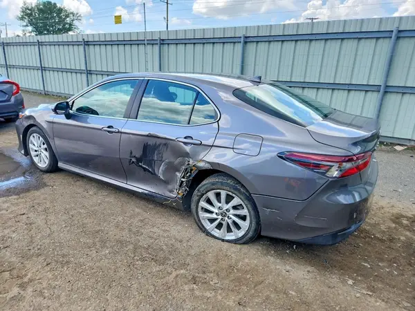 4T1R11AK8MU565049 2021 TOYOTA CAMRY - Image 2