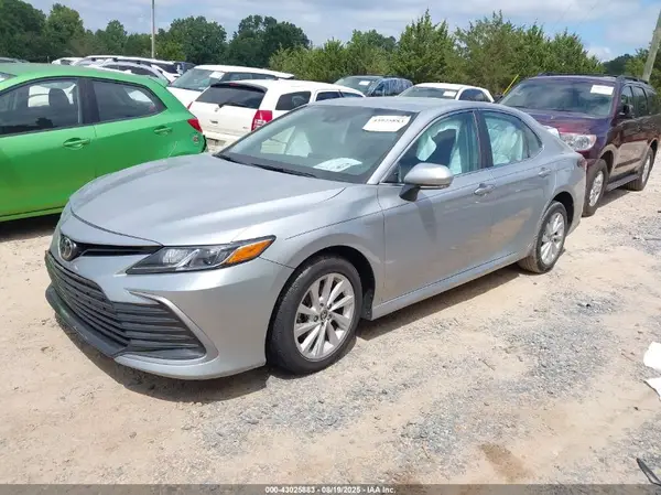 4T1R11AK8MU567819 2021 TOYOTA CAMRY - Image 2